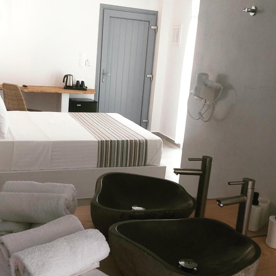 Deluxe Double Room Bath,1243512703:JPEG
